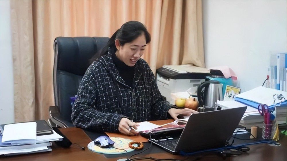 其中包括哈兰德，他错过了一个空门，然后他对着胡珀咆哮，似乎只是这位裁判阻止了曼城的胜利。